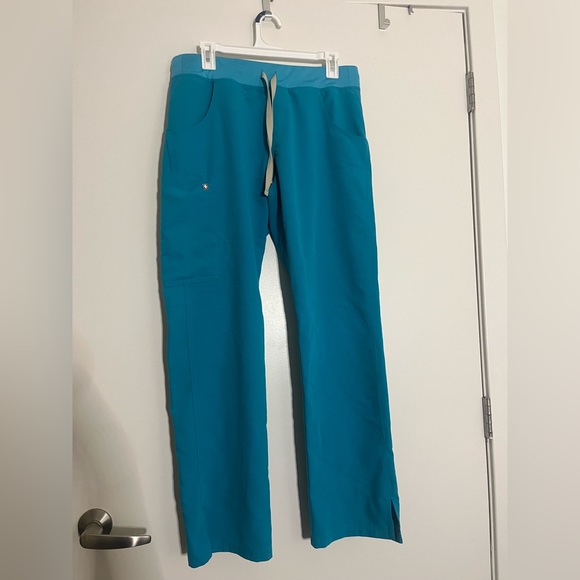 Teal Figs scrubs set, medium size, lightly used, no wear and tear or stains! - Picture 4 of 5